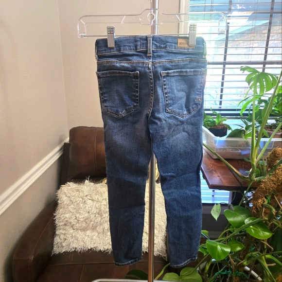 🖤5/$25🐝 Girls 7 Slim Denim Blue Jean Jordache Straight Leg Distressed EUC - Picture 3 of 3